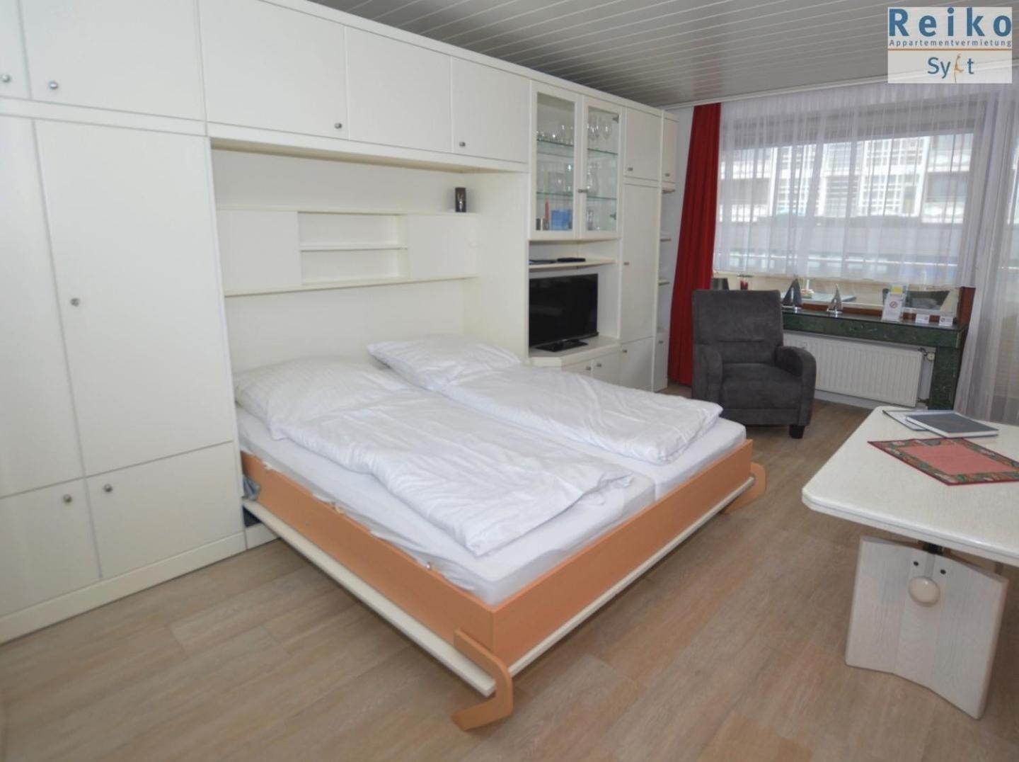 Apartment 5-12, Leuchtturm *